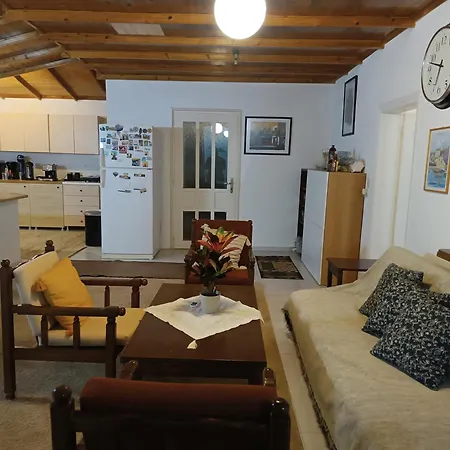 Chalet Three Artists Pórto Ráfti